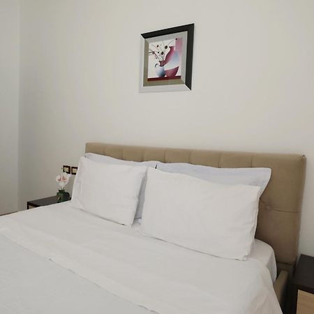 Blue Bay Apartments Sarandë Esterno foto