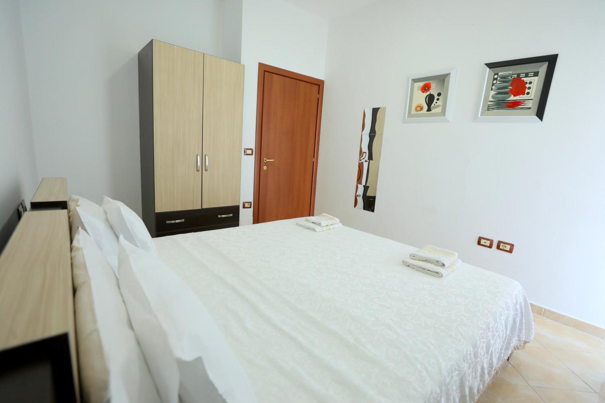 Blue Bay Apartments Sarandë Esterno foto