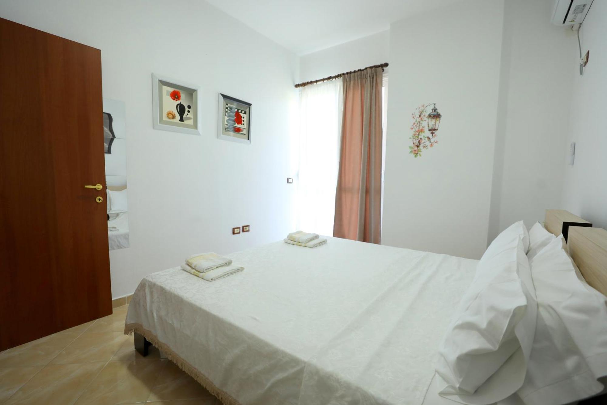 Blue Bay Apartments Sarandë Esterno foto