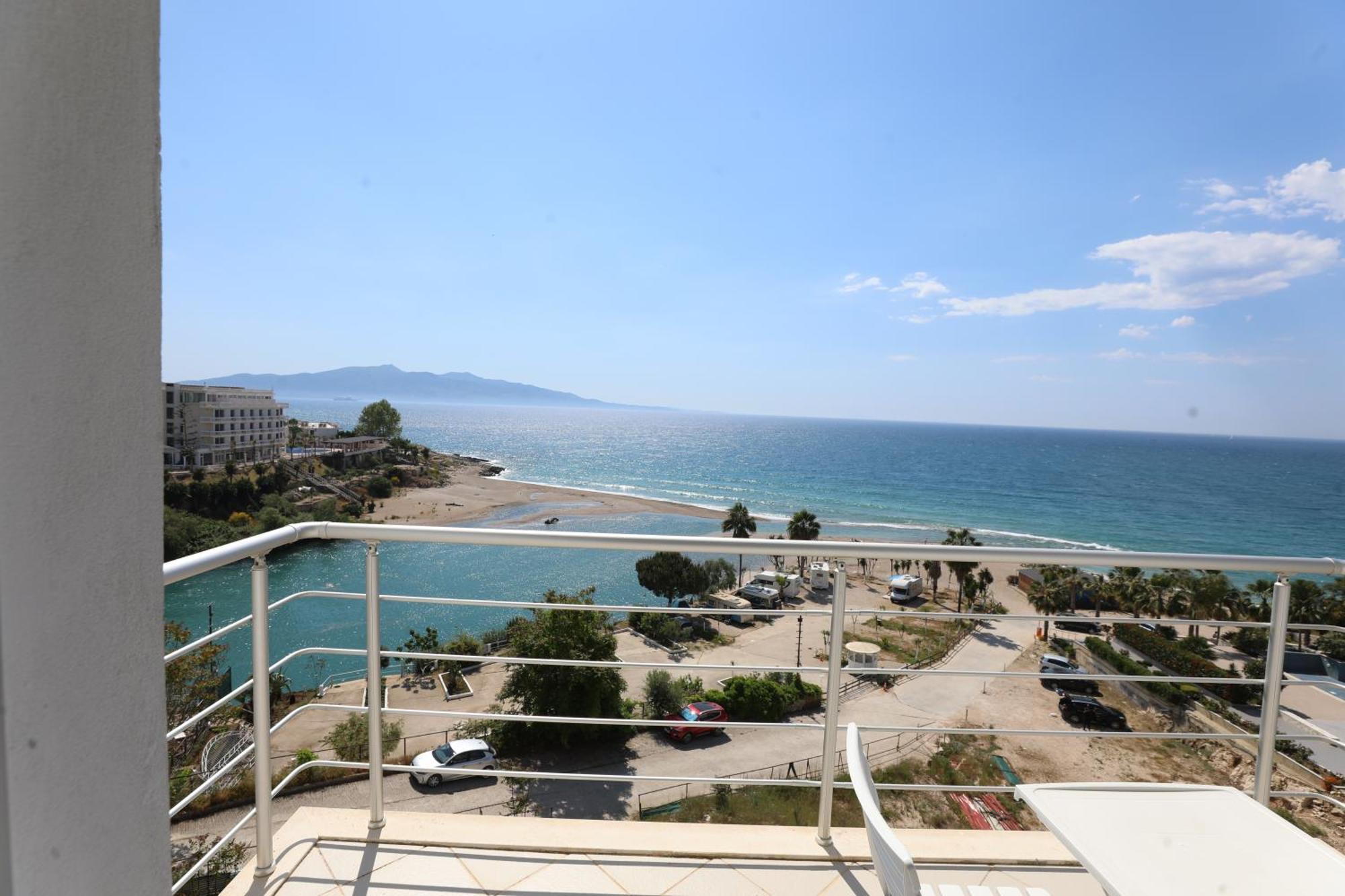 Blue Bay Apartments Sarandë Esterno foto