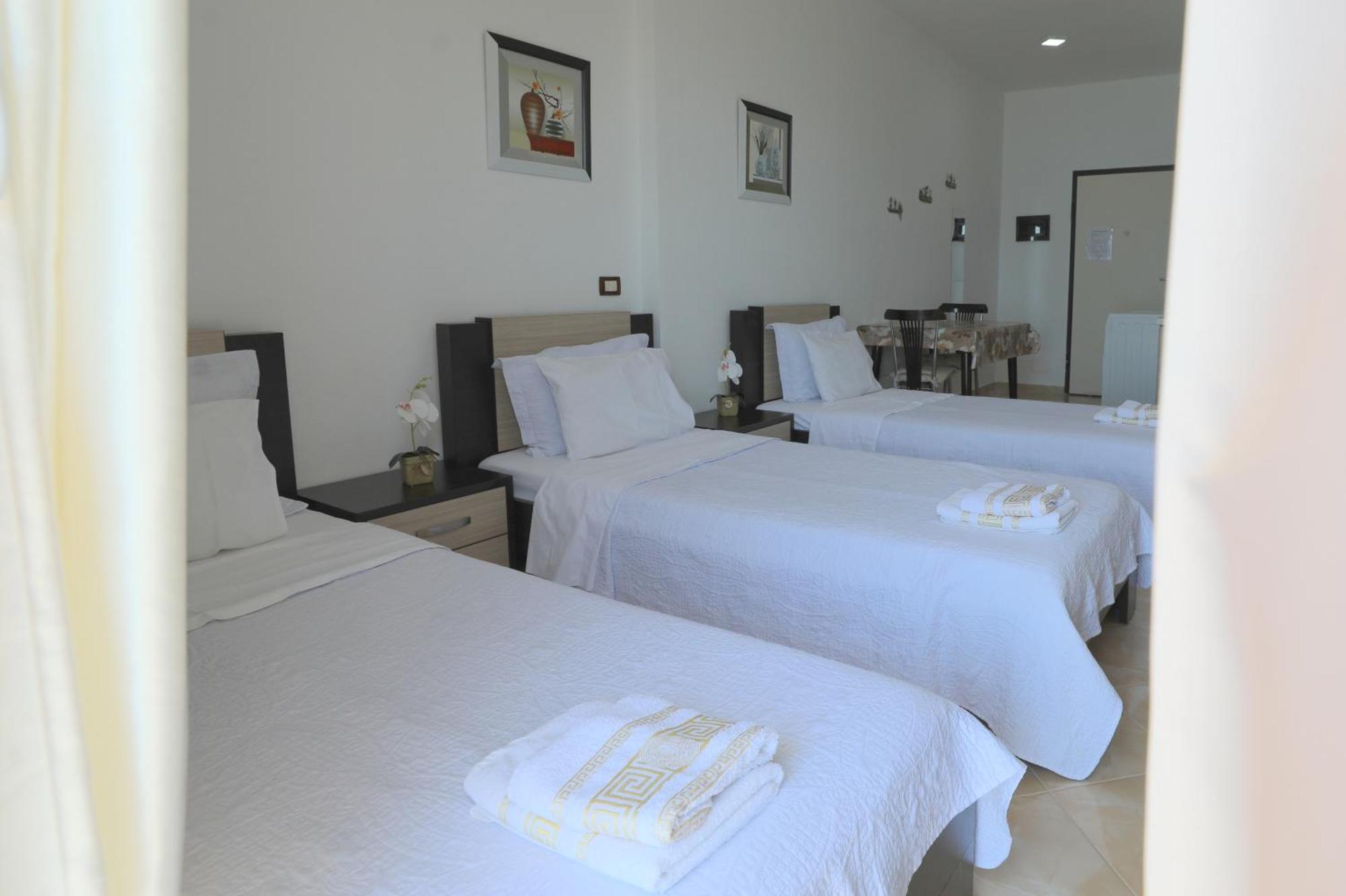Blue Bay Apartments Sarandë Esterno foto