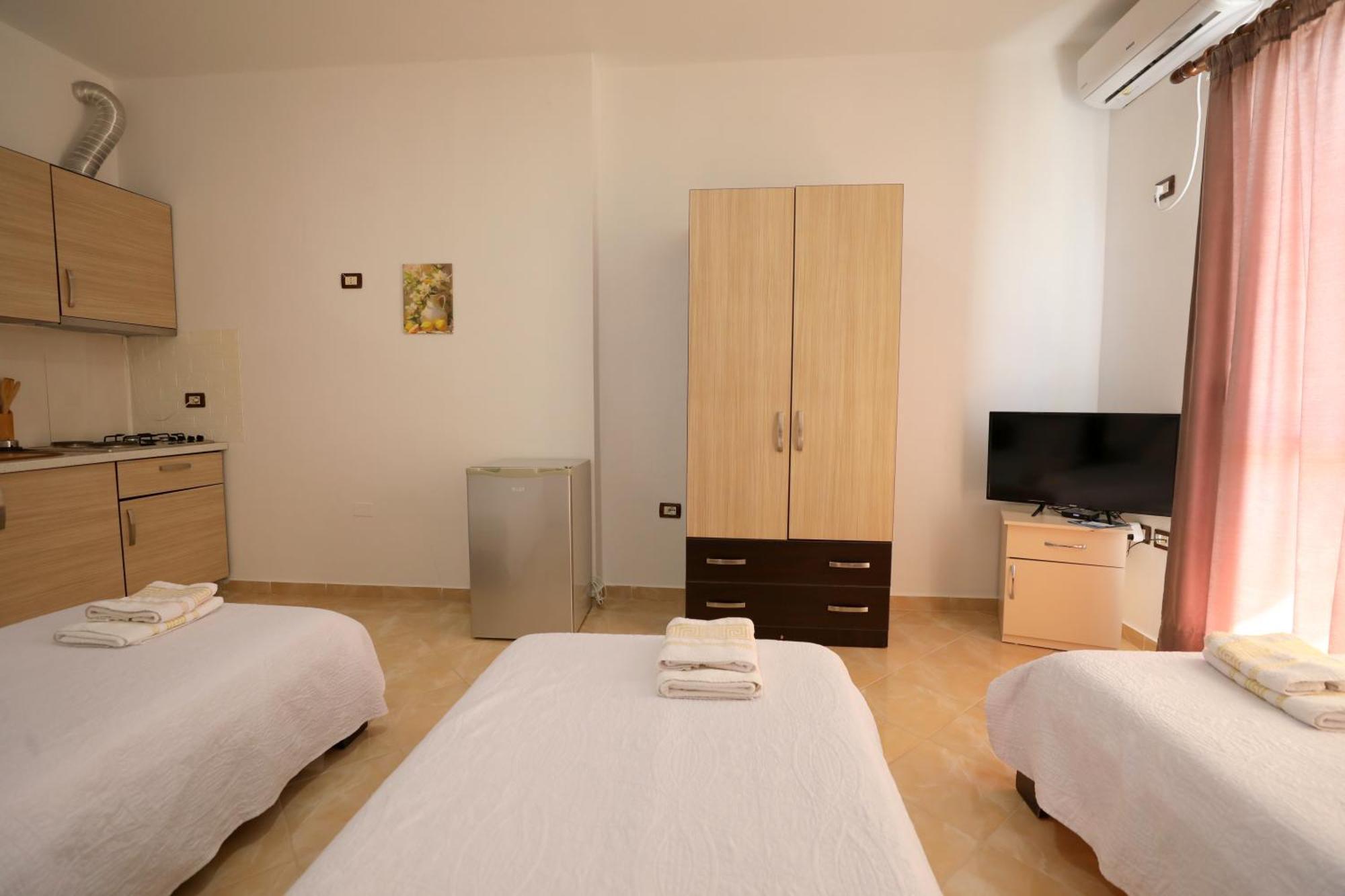 Blue Bay Apartments Sarandë Esterno foto