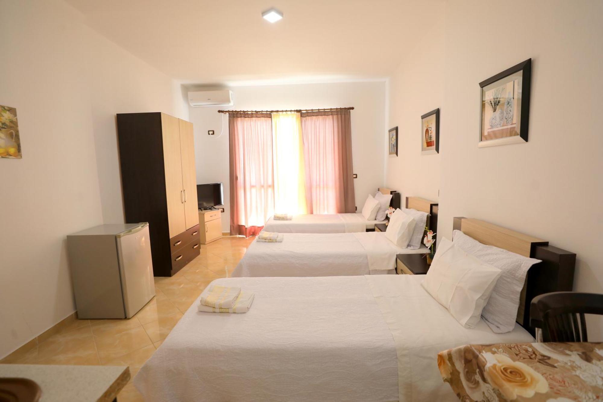 Blue Bay Apartments Sarandë Esterno foto