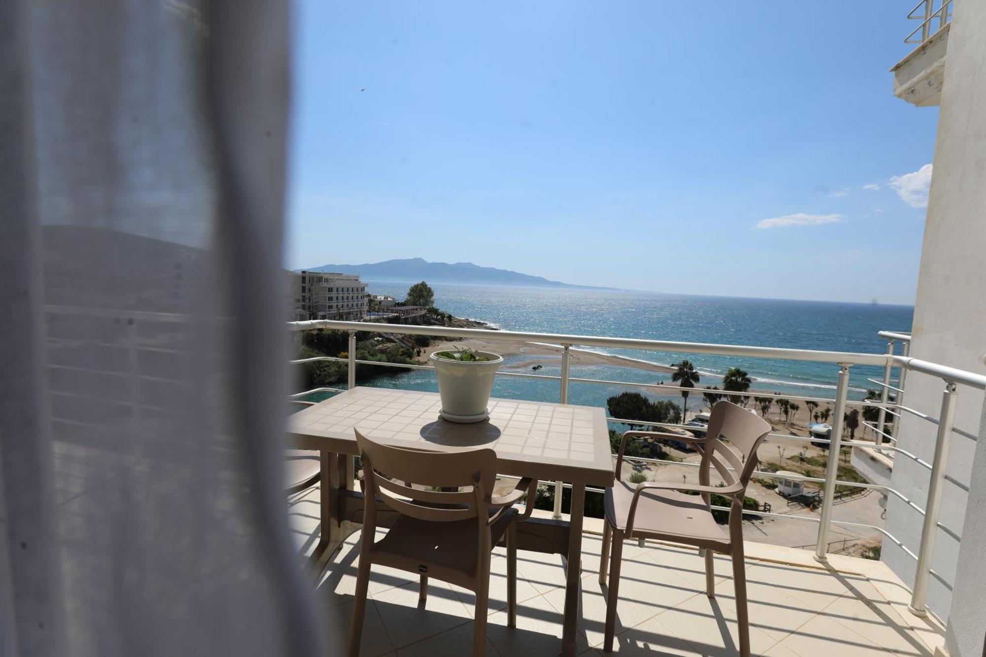 Blue Bay Apartments Sarandë Esterno foto