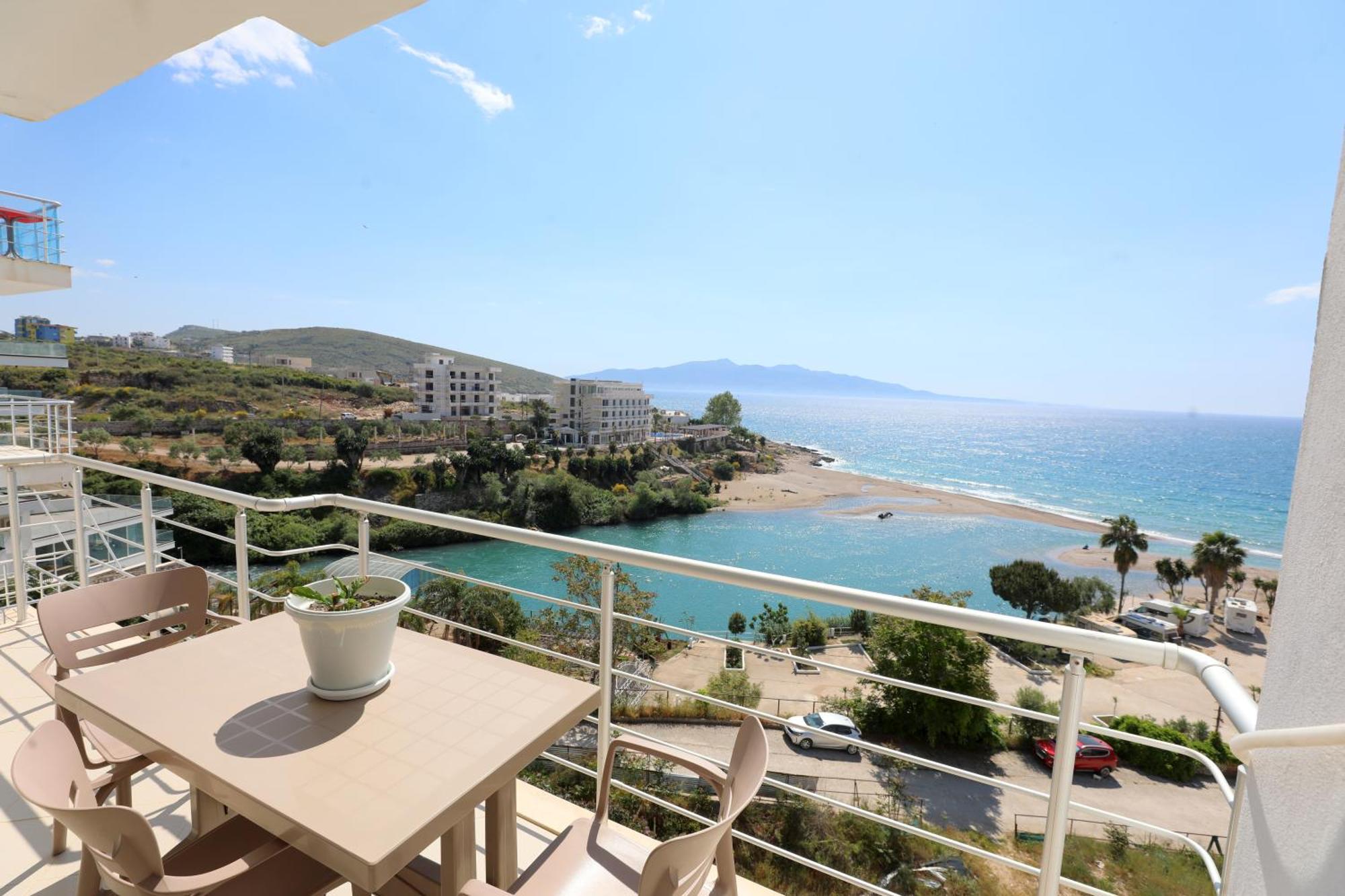 Blue Bay Apartments Sarandë Esterno foto