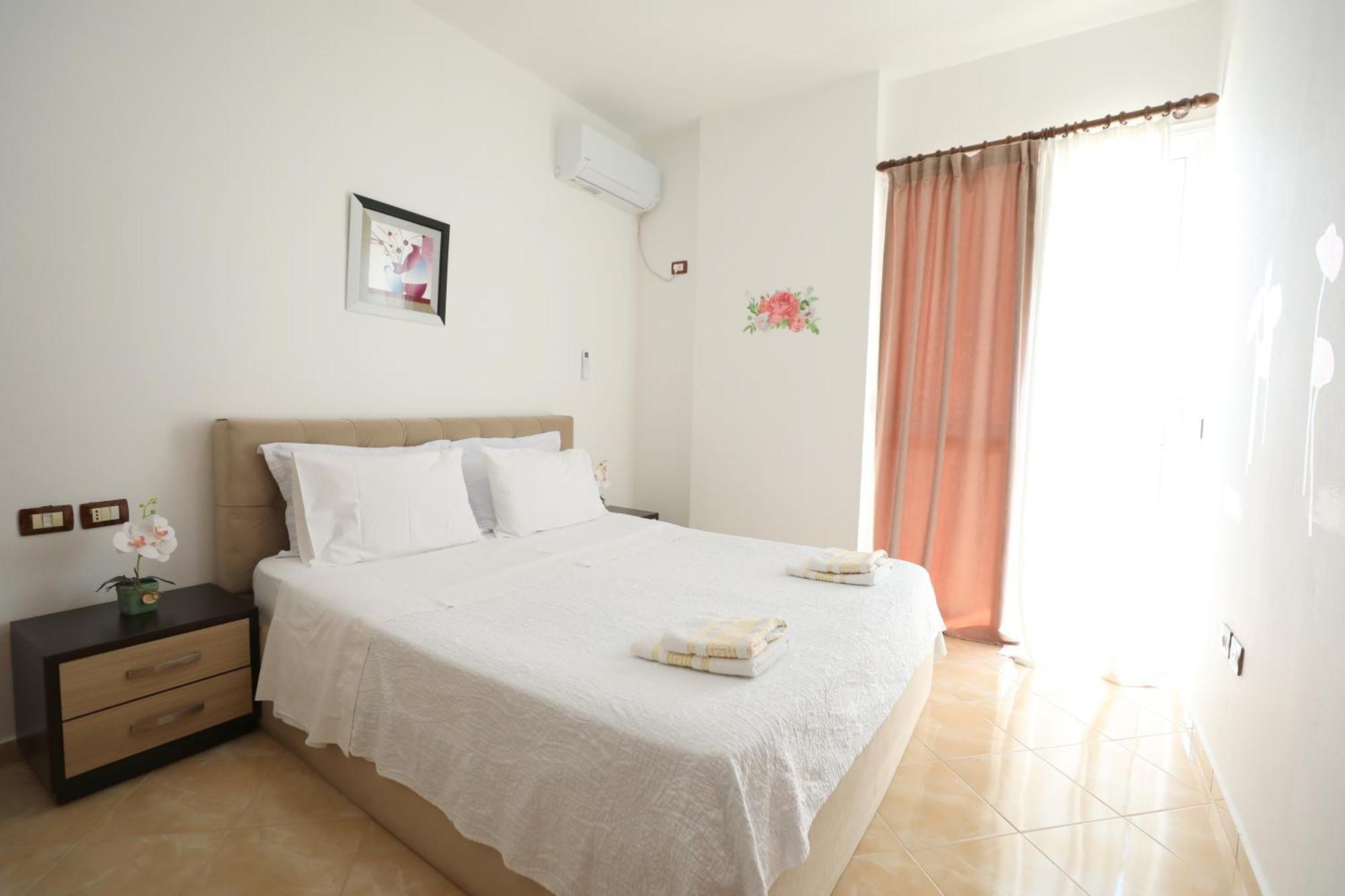 Blue Bay Apartments Sarandë Esterno foto