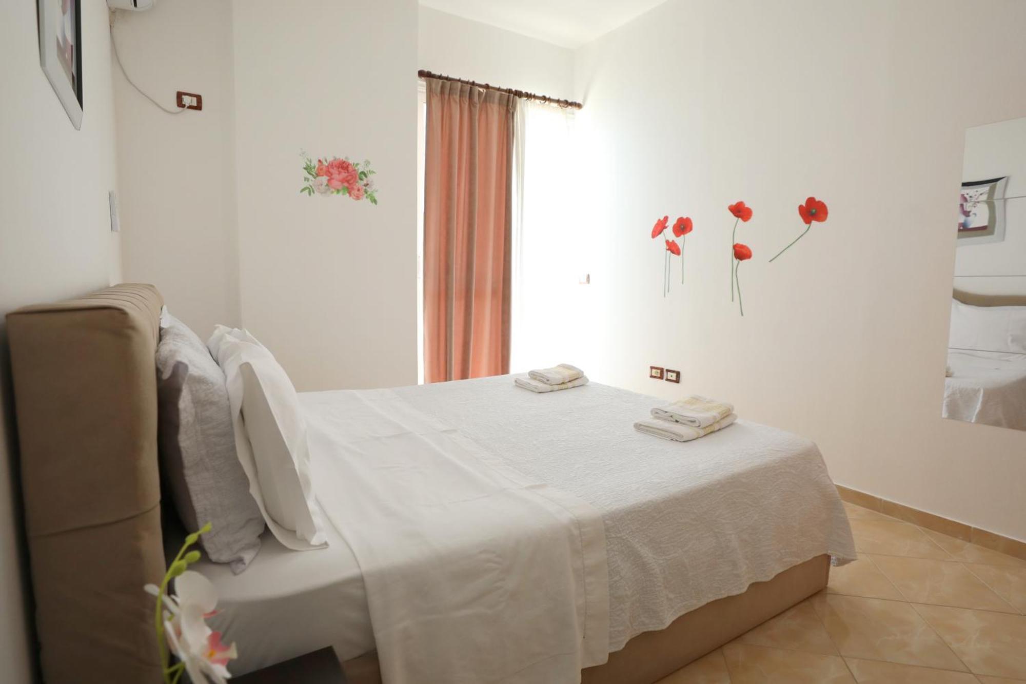 Blue Bay Apartments Sarandë Esterno foto